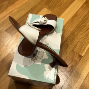 Donald J Pliner 8.5 sandals